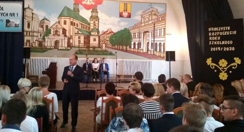 Uroczyste rozpoczęcie roku szkolnego 2019/2020 w ZSP nr 1