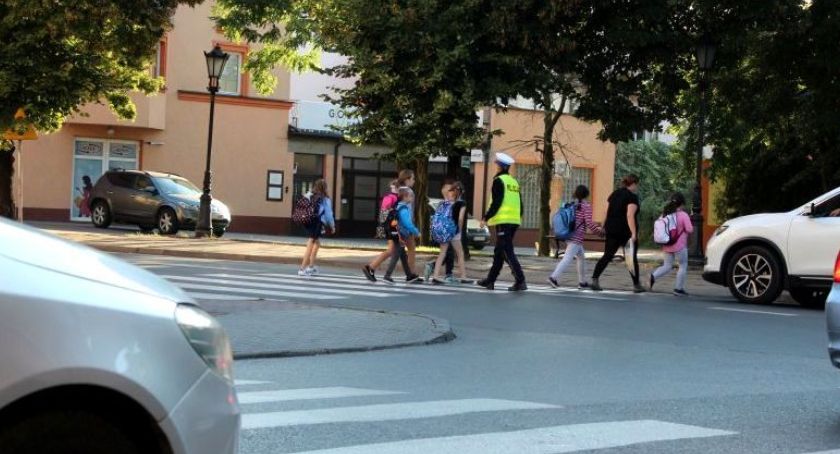 Prewencyjna akcja łowickiej policji by droga do szkoły była bezpieczna