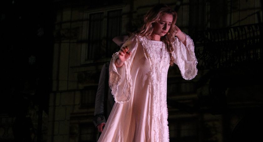 Don Giovanni na dziedzińcu Pałacu Radziwiłów w Nieborowie przy pełnej widowni (ZDJĘCIA, VIDEO)