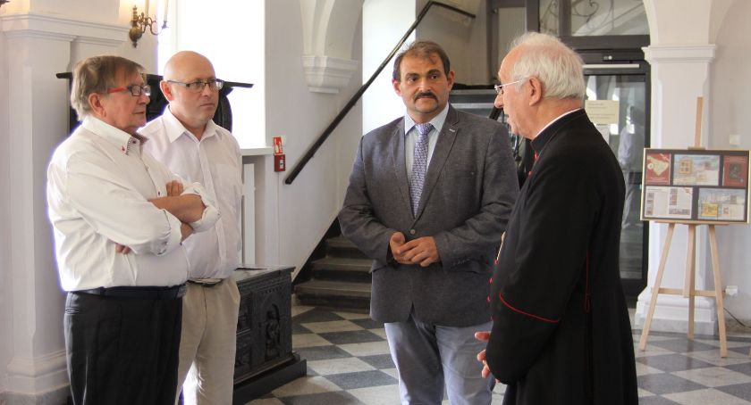 Łowicz: jednodniowa wystawa dla miłośników filatelistyki (ZDJĘCIA)