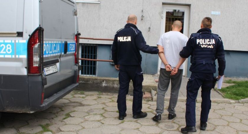 31-latek z powiatu łowickiego trzymał na strychu narkotyki. Mężczyzna usłyszał zarzuty