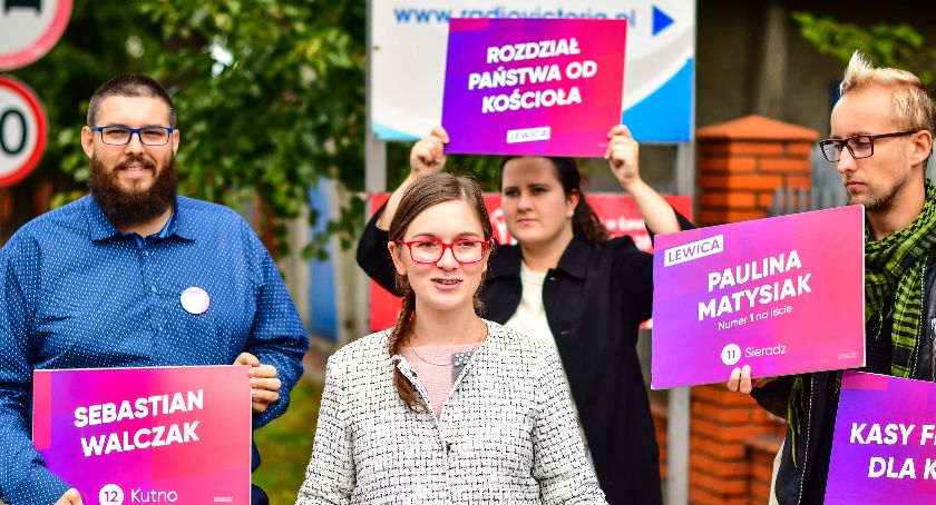 Konferencja prasowa Pauliny Matysiak przed siedzibą Radia Victoria