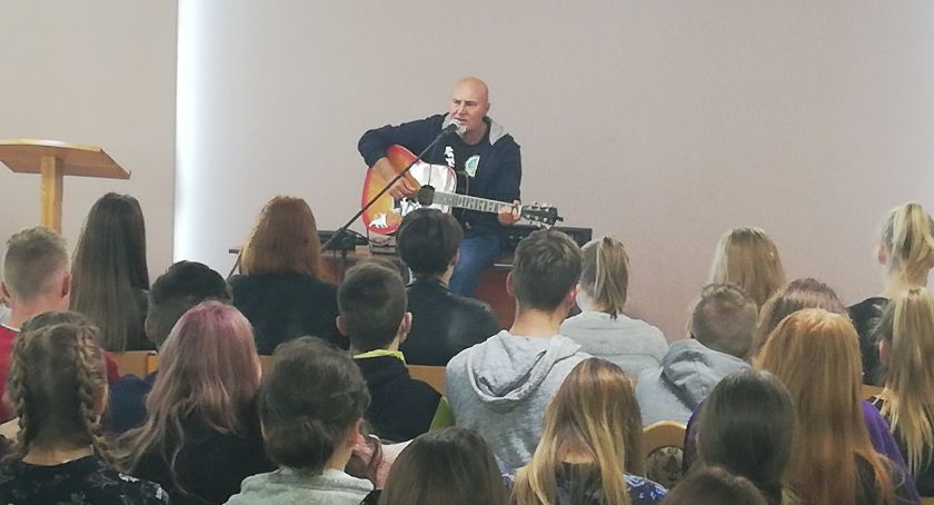 Profilaktyczne zajęcia w ZSCKR w Zduńskiej Dąbrowie