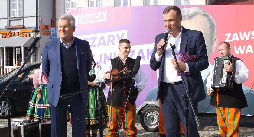 Aleksander Kwaśniewski w Łowiczu. Były prezydent RP poparł kandydata Lewicy w wyborach (ZDJĘCIA, VIDEO)