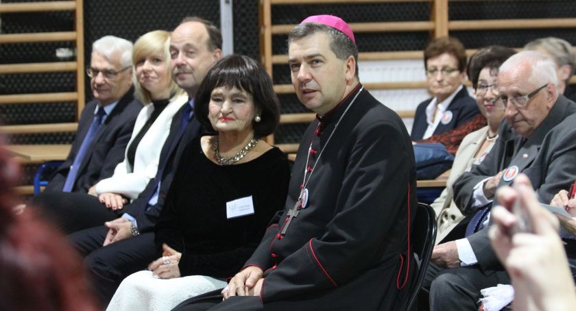 Zjazd koła wychowanków w I LO w Łowiczu (ZDJĘCIA)