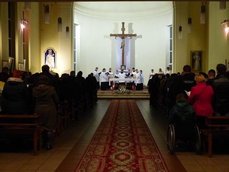 Klerycy zaśpiewali Akatyst ku czci NMP