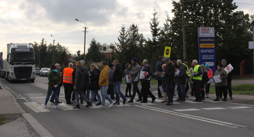 Społeczny komitet mieszkańców Zatorza podsumował pierwsze blokady na DK nr 70