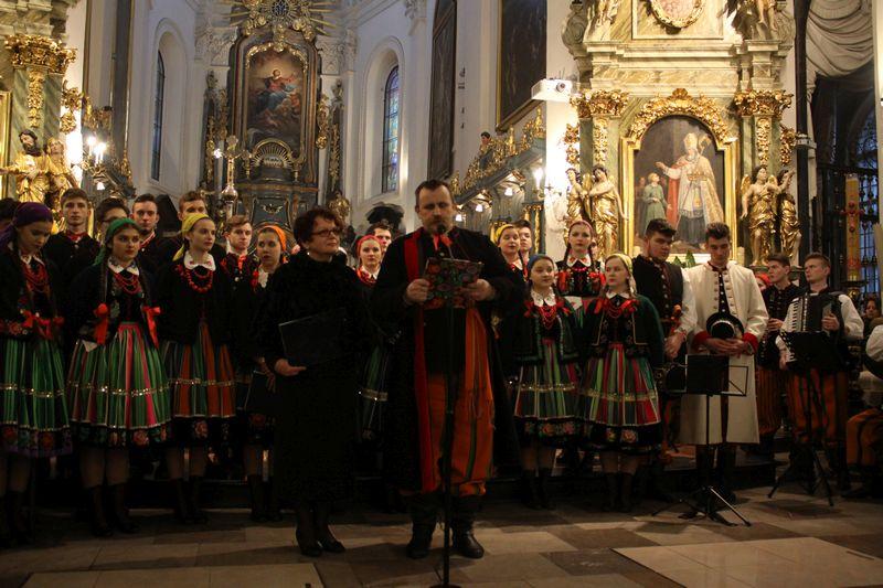 Bukiet śpiewu, muzyki i stroju