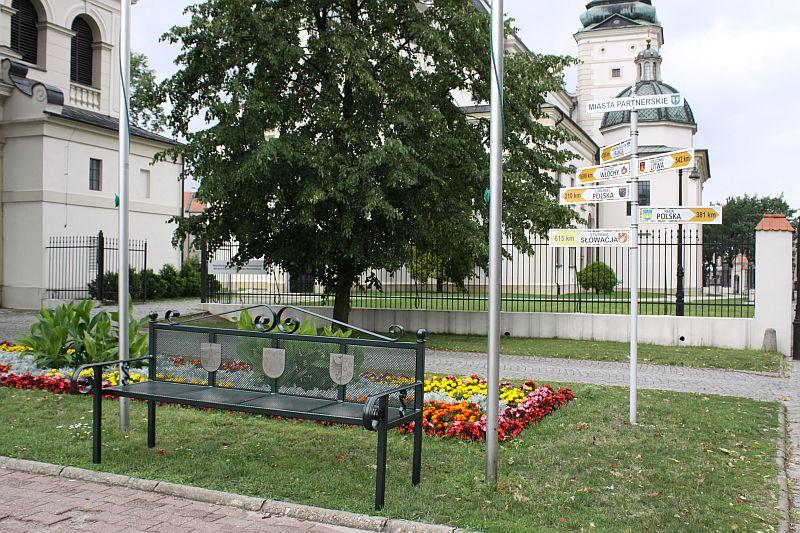 Na Starym Rynku stanęła ławeczka przyjaźni 