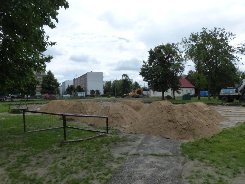 Rozpoczęła się budowa boiska na terenie SP2 i G2