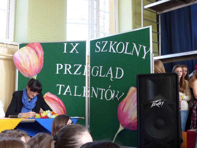 Utalentowani gimnazjaliści i Pani Wiosna z Gimnazjum nr 2