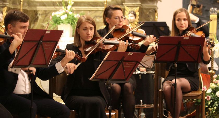 Koncert Łowickiej Orkiestry Kameralnej w bazylice katedralnej w Łowiczu (DUŻO ZDJĘĆ, VIDEO)