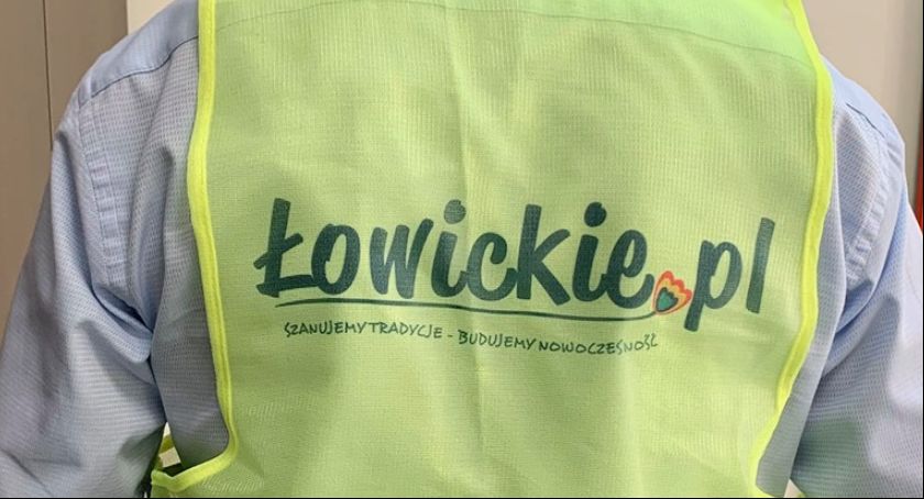 Kamizelki odblaskowe dla łowickich rowerzystów