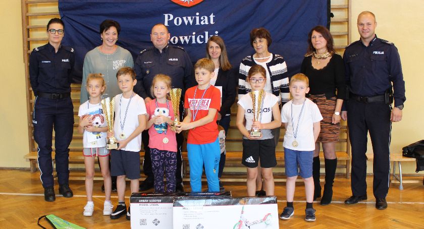 Uczniowie SP nr 3 w Łowiczu najlepsi w konkursie sprawności fizycznej oraz wiedzy o bezpieczeństwie (ZDJĘCIA)