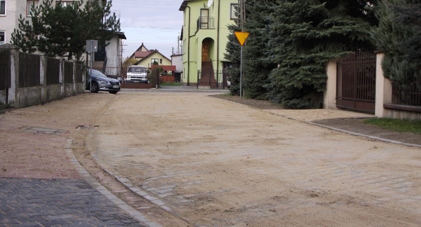 Zakończono przebudowę ul. Dębowej. Kiedy ruszą prace na ul. Jaworowej i Zacisznej?