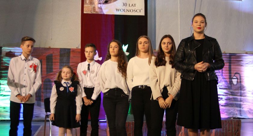 Powiatowy konkurs piosenki „A mury runą – 30 lat wolności” w Łowiczu