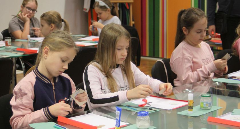 Warsztaty „Świętujemy Niepodległą” w łowickim muzeum (ZDJĘCIA)