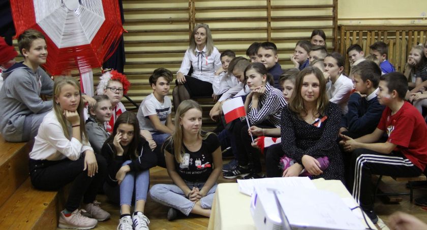 Akademia z okazji Święta Niepodległości w SP nr 1 w Łowiczu