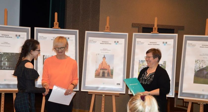 Uczennica łowickiego „Ekonomika”, Kinga Kryściak na podium wojewódzkiego konkursu fotograficznego 