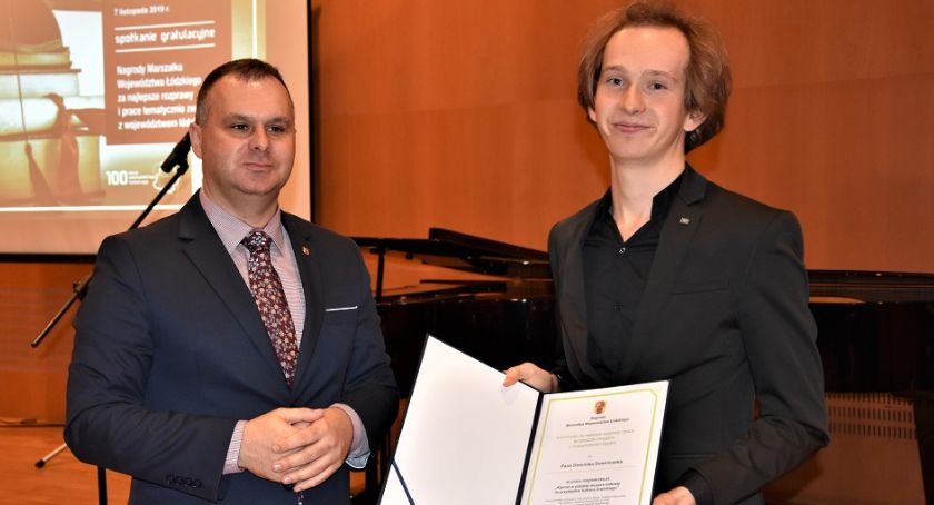 Dominik Domińczak nagrodzony przez władze województwa łódzkiego za pracę magisterską