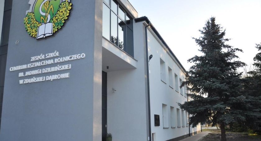 Szkoła w Zduńskiej Dąbrowie poszukuje absolwentów