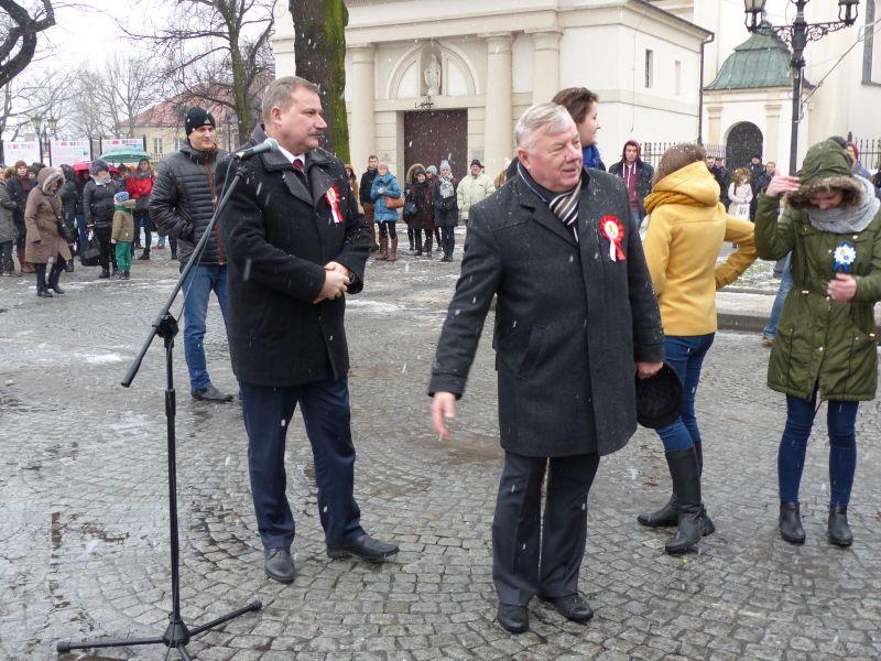 Polonez na Starym Rynku w zimowej aurze - VIDEO