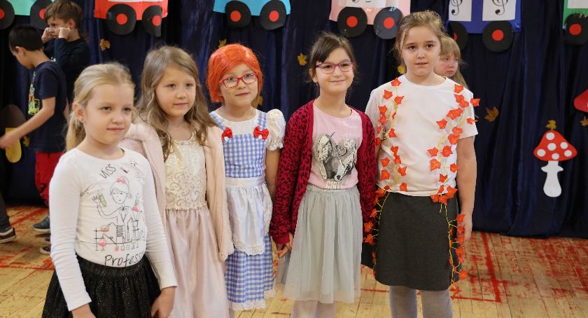 Bal Jesiennych Liści w SP4 (FOTO I VIDEO)