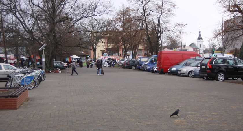 Koniec z handlem na „kostce” przy miejskim targowisku w Łowiczu