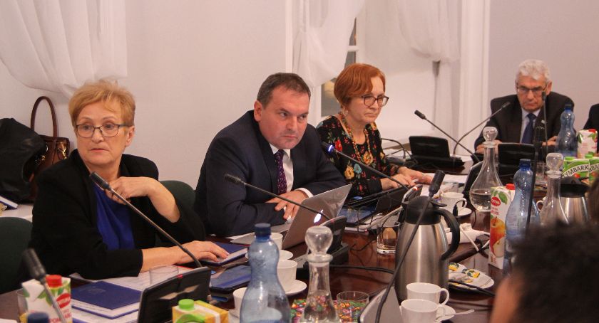 Powstały dwa kluby radnych w łowickiej radzie miasta