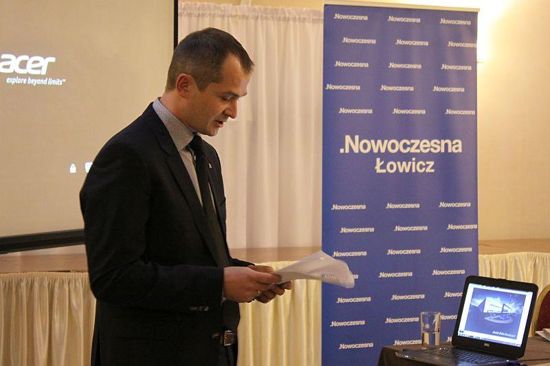 O programie dla miasta i reformie oświaty