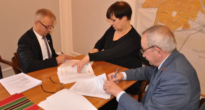  Podpisana umowa na modernizację łowickiej oczyszczalni ścieków.