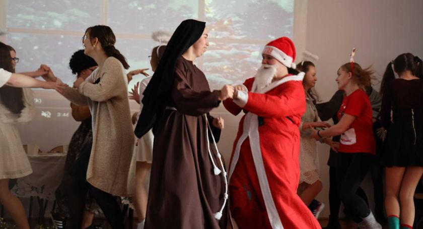 Mikołajki i imieniny patrona w łowickim 