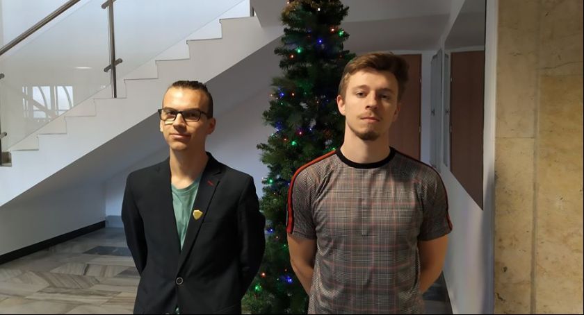Uczniowie I LO w Łowiczu w finale prestiżowego konkursu fizycznego