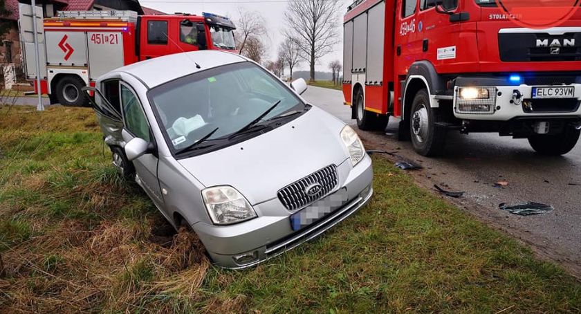 Dwa pojazdy zderzyły się w Zakulinie. 66-latka wymusiła pierwszeństwo na skrzyżowaniu