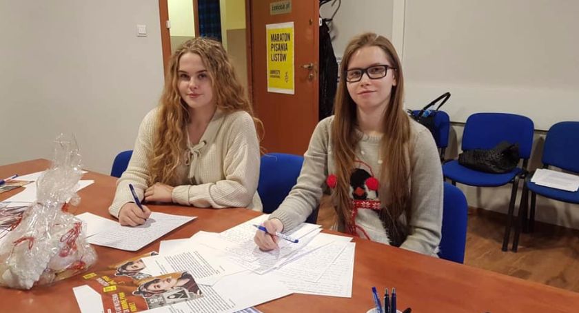 Trwa maraton pisania listów – Amnesty International w Łowiczu