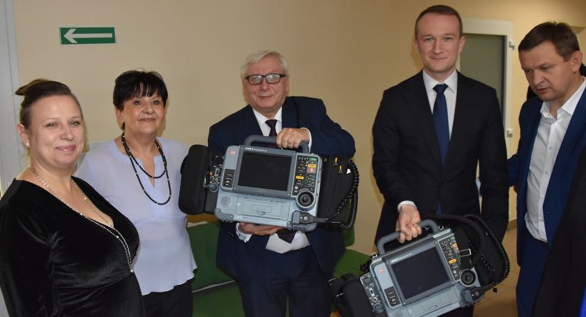 Szpital w Łowiczu wzbogacił się o dwa defibrylatory