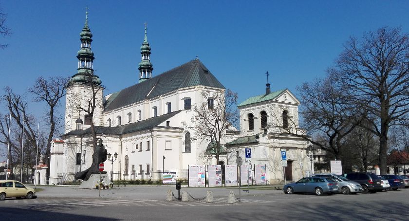 Kolęda w Łowiczu i okolicach. Program wizyty duszpasterskiej w łowickich parafiach