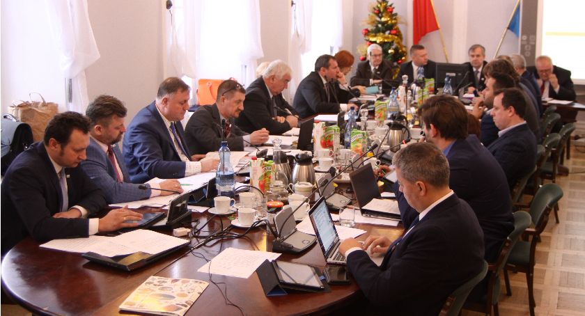 Dyskusja nad projektem budżetu Łowicza na 2020 rok. Jakie poprawki złożyła opozycja?