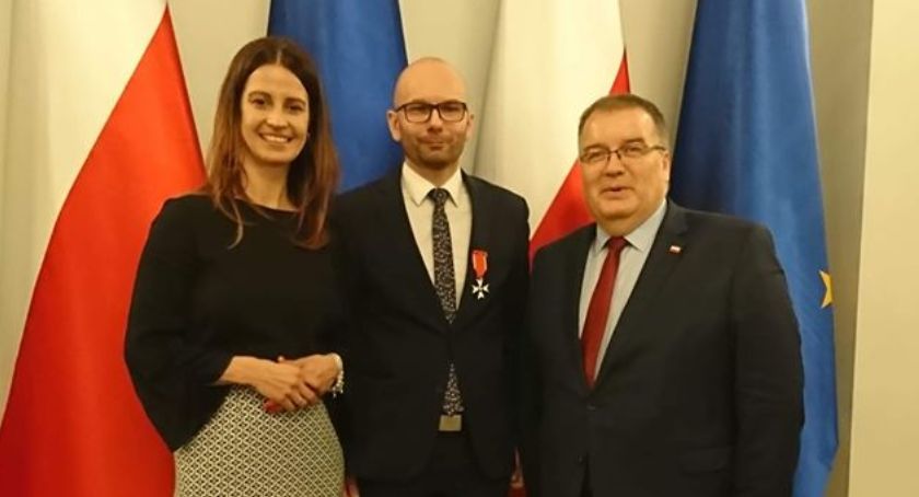 Order Odrodzenia Polski na piersi Kamila Sobola
