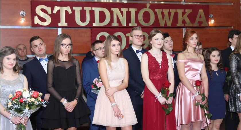 Studniówka 2020: Pierwsze polonezy już 4 stycznia. Sprawdź, kiedy odbędą się studniówki w Łowiczu