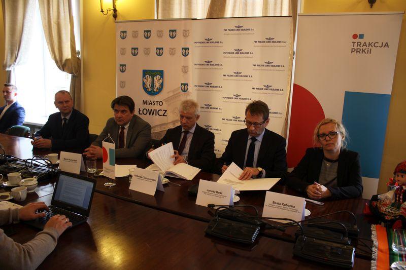 Kolej zawarła ostatnią umowę na modernizację linii E20 - VIDEO