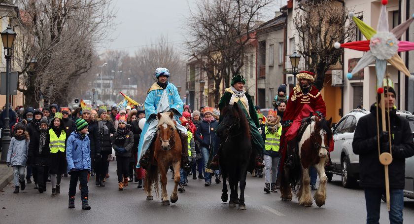 Orszak Trzech Króli przeszedł ulicami Łowicza (FOTO i VIDEO)