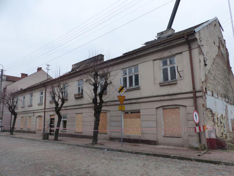 Znika kamienica przy ulicy Podrzecznej