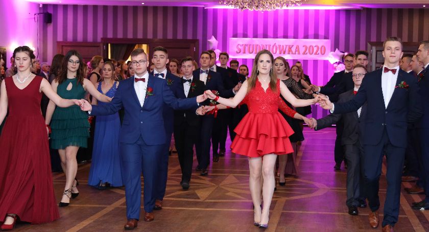 Studniówka maturzystów ZSP nr 2 w Łowiczu (ZDJĘCIA, VIDEO)