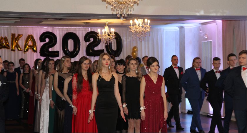 Studniówka maturzystów „Medyka” (ZDJĘCIA, VIDEO)