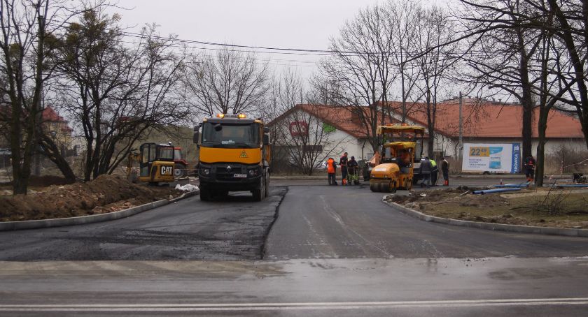 Na łowickim Zatorzu budowana jest nowa droga (ZDJĘCIA, VIDEO)