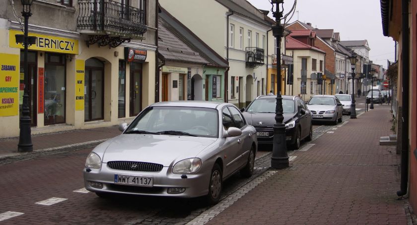 Jak oceniasz zniesienie strefy płatnego parkowania w Łowiczu? (ANKIETA)