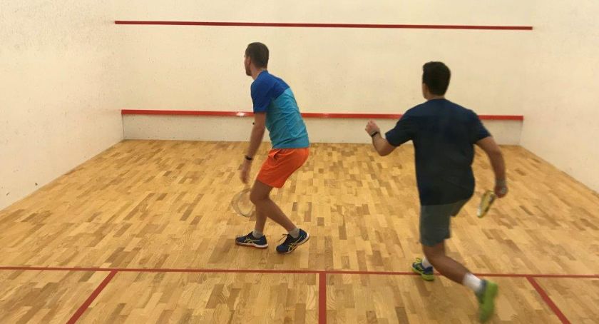 Wyniki Łowickiej Ligi Squasha. W pierwszej rundzie do walki stanęło 13 zawodników (ZDJĘCIA)