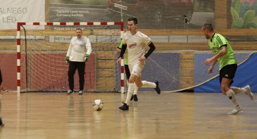 Pędzące Imadła górą w meczu na szczycie. W weekend poznamy mistrza Łowicza w futsalu (ZDJĘCIA, VIDEO)