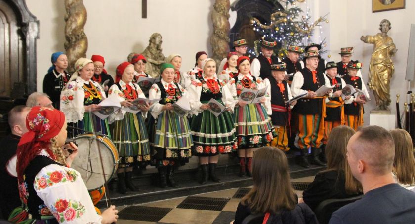 Charytatywny koncert w łowickim muzeum. Zbierano pieniądze na Skansen w Maurzycach